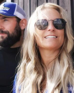 Laila Bagge Instagram - Då var tävlingen på gälleråsen över och @kroadrace korosh bästa placering blev en 5 placering, vilket jag personligen tycker är grymt bra, då han för första gången började i maj 🤗 Tack till alla fantastiska människor som peppat och hjälpt till både i depån och utanför, och  till sist, vilken utveckling du haft @koroshkananian ❤️ vet att du inte är nöjd men det skiter jag i! Love u ❤️ Tack till @filipbacklundmotorforening @trackdaysbyfilipbacklund @yamahamotorscandinavia  @michelinnordic