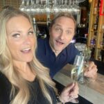 Laila Bagge Instagram - Nu på fredag är det premiär för Roger & Lailas afterwork 🥂 Mingla och skåla in helgen med oss! Bra musik och bra aw-priser utlovas. 🎉 Ses på Clarion Sign vid norra Bantorget från klockan 16.30. Vår kollega @fwennerbeck lovar att spela den bästa musiken. Hjälp oss att kickstarta helgen, ses på fredag kram Laila & Roger 🎉
