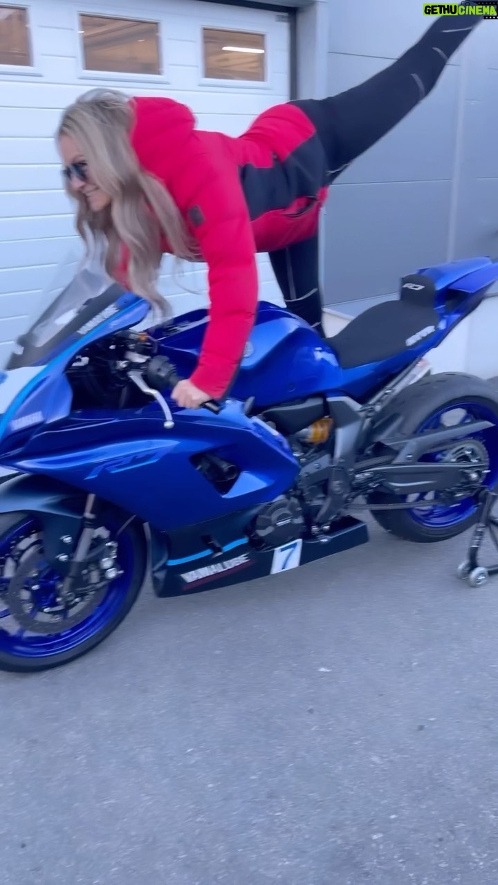 Laila Bagge Instagram - På plats i Anderstorp och gör oss redo för tävling/träning! @koroshkananian ❤️🤩