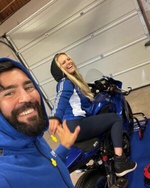 Laila Bagge Instagram - Då var tävlingen på gälleråsen över och @kroadrace korosh bästa placering blev en 5 placering, vilket jag personligen tycker är grymt bra, då han för första gången började i maj 🤗 Tack till alla fantastiska människor som peppat och hjälpt till både i depån och utanför, och  till sist, vilken utveckling du haft @koroshkananian ❤️ vet att du inte är nöjd men det skiter jag i! Love u ❤️ Tack till @filipbacklundmotorforening @trackdaysbyfilipbacklund @yamahamotorscandinavia  @michelinnordic
