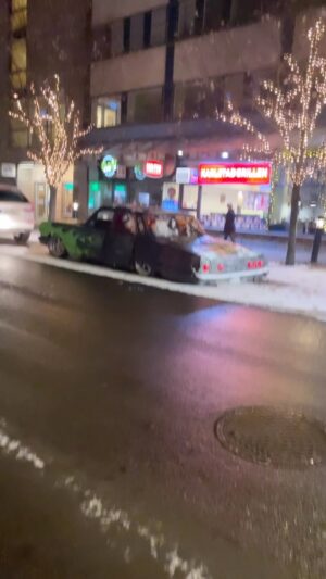 Laila Bagge Instagram - På vift i Karlstad och träffade på detta sköna gäng med sin roliga raggarbil, då vet man att man är i Karlstad! Älskar det 😍 ( jag hade lätt åkt med om jag fått med mig min andra hälft) 😂