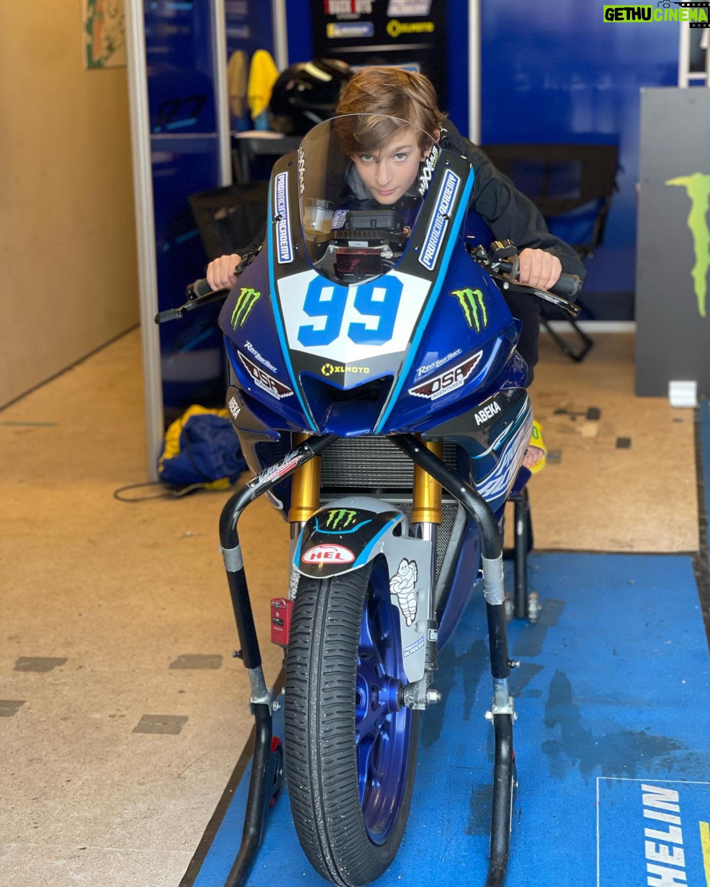 Laila Bagge - 6.3K Likes - Då var tävlingen på gälleråsen över och @kroadrace korosh bästa placering blev en 5 placering, vilket jag personligen tycker är grymt bra, då han för första gången började i maj 🤗 Tack till alla fantastiska människor som peppat och hjälpt till både i depån och utanför, och till sist, vilken utveckling du haft @koroshkananian ❤️ vet att du inte är nöjd men det skiter jag i! Love u ❤️ Tack till @filipbacklundmotorforening @trackdaysbyfilipbacklund @yamahamotorscandinavia @michelinnordic