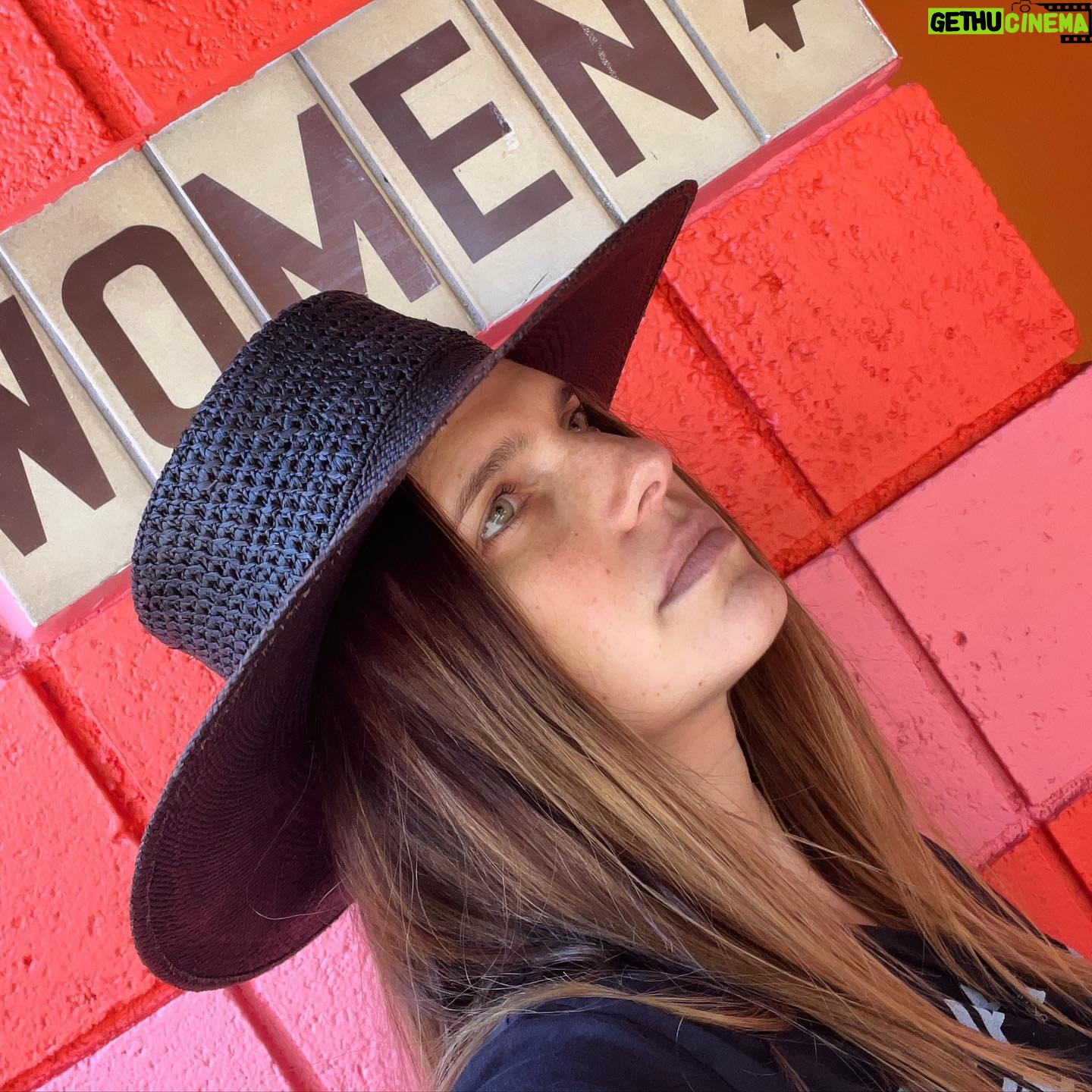 Lake Bell - 4.5K Likes - Women.