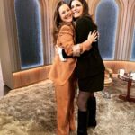 Lake Bell Instagram – Hugs with Friends. Love you @drewbarrymore ❤️