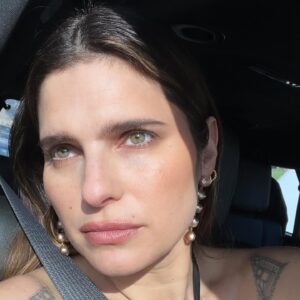 Lake Bell Instagram - Great night care of @audiobooks - I didn’t win but was grateful to be among so many talented people making a difference & bringing beautiful words to our ears. ✨
Make up @lizlash styling @madisonguest