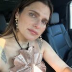 Lake Bell Instagram – Great night care of @audiobooks – I didn’t win but was grateful to be among so many talented people making a difference & bringing beautiful words to our ears. ✨
Make up @lizlash styling @madisonguest