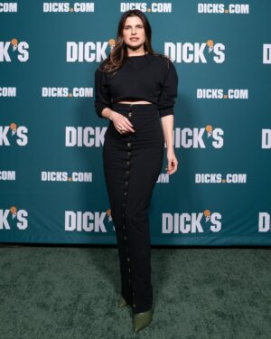 Lake Bell Instagram - Proud to be working with @dickssportinggoods foundation and #SportsMatter initiative. Proud to have written & directed these spots starring #kathrynhahn @arnettwill for a company so committed to their values & walks the walk. 💚