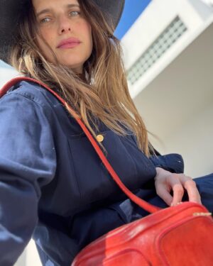 Lake Bell Instagram - Bestie appreciation post❤️red bag & stripe shirt @marlowgoodskate