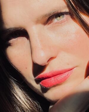 Lake Bell Instagram - California light on Valentine’s Day… red lipstick, taking myself on a date at @foundoyster then a marathon of @c4nakedattraction on @hbomaxes … grateful for the love, family, health safety, joy I have in my life. ❤️💋