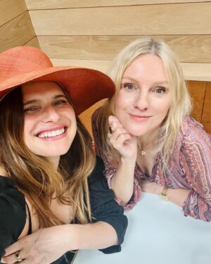 Lake Bell Instagram - Couple of LBs from different angles. No matter which way you slice we are #poundforpound @laurabrown99