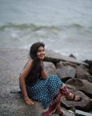 Lakshmi Unnikrishnan Instagram - Smell the sea and feel the sky
📸@girishchottanikkara
Styling @mee_e_raa