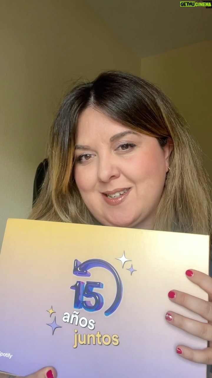 Lala Chus Instagram - 🎉🎉 15 años cumple mi querido @spotifyspain ,madre mía, si es que es un teenager, me han mandado un caja con cositas del 2008 para desbloquear recuerdos que tenía en mi memoria milenial 💕💕💕💕 Mil gracias por tantos momentos juntos (L) te como tu cara 🫶🏻🫶🏻🫶🏻💕💕💕 #15AñosSpotify #Publicidad