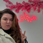 Lala Chus Instagram – La última semana ha sido UNA COSA.
Que si show en Barcelona, que si presentar los Premios Min, que si vuelvo a Barcelona, que si conozco a Yola Berrocal en Cuerpos especiales que si no sé qué de mi cumple. Qué trote. 

Voy a intentar los domingos hacer este pequeño carrusel de recuerdos porque luego se me olvida todo lo que me pasa y suele ser MUY BONITO. 💕💕💕🥹🥹🥹