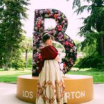 Lala Chus Instagram - No tengo palabras para describir lo que ha sido este día tan chulisimo. Mil gracias @netflixes por contar conmigo para esta cosa linda de evento por la tercera temporada de 'Los Bridgerton', me lo he pasado increíble paseando tremendo outfit por los reales jardines del botánico. Mil gracias a toda la gente que me sigue que hace posible que pueda vivir estas experiencias tan bonitas, os quiero mucho 💕💕💕💕💕💕