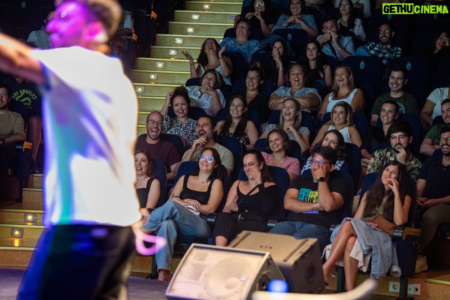 Lala Chus Instagram - ¡Gran Canaria! Las fotos pal #Tuenti ya están aquí 😍. Gracias por acompañarnos a los 00's, ¡os comemos esa cara guapa que tenéis! 💖 📸 @alejandrobarrosafotografo #Reíslas #Kdecirteknosepas #GranCanaria #Lalachus #Bertus