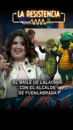 Lala Chus Instagram - Los alcaldes es ponerles una persona que hace chistes al lado y no conocen de cringe. En Fuenlabrada es que se la pela todo, si hay que hacer así 🤙🏻 se hace así 🤙🏻

Por cierto, que tienen MASCOTA y se llama FUENLI. Que se creen Chicago o algo. Grandes. 

🫰🏻 @lalachus3 🥒

#laresistencia