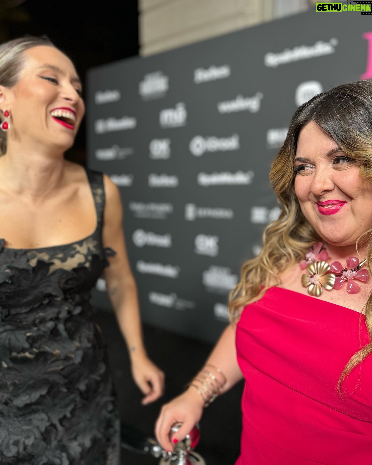 Lala Chus Instagram - Hermosa noche la de anoche en los premios @forbes_es con las amigas y los canapΓ©s πππ Gracias @ladypipa por este mono precioso y a @nazarettalavera por dejarme el pelito tan lindo y el buen makeup πππ