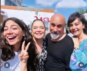 Lale Başar Instagram - Adım farah @foxturkiye @o3medya