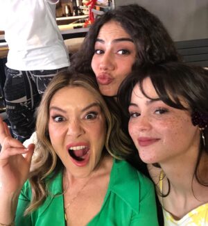 Lale Başar Instagram - Adım farah @demetozdemir @deryapinarak @o3medya @foxturkiye