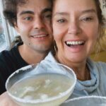 Lale Başar Instagram - Oğlumla margarita keyfi @savasalpbasar