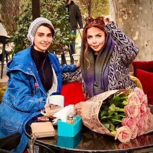 Lale Marzban Instagram - .با زنی استثنایی که #بیشتر از او خواهید شنید
…شهامه ی عزیز و مهربان
#بیشتر
#عبور_از_خط_قرمز