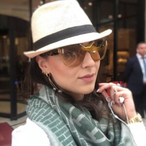 Lale Marzban Instagram - کسی که امید داره هیچ وقت از پنجره به طوفان بیرون نگاه نمیکنه ... #لاله_مرزبان