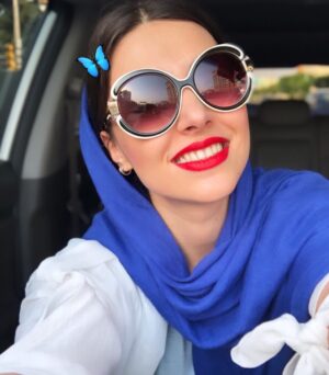 Lale Marzban Instagram - اخر هفته ی خوبی داشته باشین 🦋🦋🌸🌸👧🏻