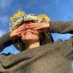 Lale Marzban Instagram - آسمون/من/نرگس/کلاه/پاییز/خنده/بی دلیل