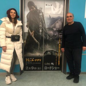 Lale Marzban Instagram - اقای نادری عزیز 
دیدن شما افتخار بزرگی برای من بود 
نمیدونم کجای صحنه زندگی خوب بازی کردم که دیدار و هم صحبتی با شما برای لحظاتی سهم دنیای من شد ....
شما تکرار نشدنی هستید 
فیلم های شما تا ابد در دل تاریخ ماناست.... بابت این همه انرژی خوبتون خدا رو شاکرم امیدوارم سالهای سال من و هم نسلانم آموزگاری چون شما را در صحنه هنر داشته باشیم ....
پ.ن 
اثار اقای نادری از کسی پوشیده نیست 
ولی برای کسانی که اشنایی ندارن 
تنگنا.تنگسیر.دونده. اب باد خاک... از اثار اقای نادری هستن .