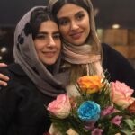 Lale Marzban Instagram - و این طوری شد که تولدمو کنار بهترین ها تقسیم کردم مرسی از تک تک تون بابت سورپرایز جذابتون از خدا میخوام همیشه لحظه هاتون پر از لبخند باشه مرسی که انقدر مهربونید .... بمونید واسم همین طوری ناب پ:ن ببخشید اگه کسی از قلم افتاده . کارگردان گلمون که هست ولی جایه گروه بی نظیرش داخل عکس ها خالی.... توضیحات کار رو تو پست بعدی میزارم . عکس ها زیاده میدونم ولی نتونستم از هیچ کدومشون بگذرم ... عکاس گلمون هم @zmosaffa #فیلم#تولد#لاله_مرزبان