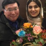 Lale Marzban Instagram - و این طوری شد که تولدمو کنار بهترین ها تقسیم کردم مرسی از تک تک تون بابت سورپرایز جذابتون از خدا میخوام همیشه لحظه هاتون پر از لبخند باشه مرسی که انقدر مهربونید .... بمونید واسم همین طوری ناب پ:ن ببخشید اگه کسی از قلم افتاده . کارگردان گلمون که هست ولی جایه گروه بی نظیرش داخل عکس ها خالی.... توضیحات کار رو تو پست بعدی میزارم . عکس ها زیاده میدونم ولی نتونستم از هیچ کدومشون بگذرم ... عکاس گلمون هم @zmosaffa #فیلم#تولد#لاله_مرزبان