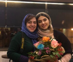 Lale Marzban Instagram - و این طوری شد که تولدمو کنار بهترین ها تقسیم کردم مرسی از تک تک تون بابت سورپرایز جذابتون از خدا میخوام همیشه لحظه هاتون پر از لبخند باشه مرسی که انقدر مهربونید .... بمونید واسم همین طوری ناب 
پ:ن ببخشید اگه کسی از قلم افتاده .
کارگردان گلمون که هست ولی جایه گروه بی نظیرش داخل عکس ها خالی....
توضیحات  کار رو  تو پست بعدی میزارم .
عکس ها زیاده میدونم ولی نتونستم از هیچ کدومشون بگذرم ...
عکاس گلمون هم @zmosaffa 
#فیلم#تولد#لاله_مرزبان