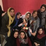 Lale Marzban Instagram - و این طوری شد که تولدمو کنار بهترین ها تقسیم کردم مرسی از تک تک تون بابت سورپرایز جذابتون از خدا میخوام همیشه لحظه هاتون پر از لبخند باشه مرسی که انقدر مهربونید .... بمونید واسم همین طوری ناب پ:ن ببخشید اگه کسی از قلم افتاده . کارگردان گلمون که هست ولی جایه گروه بی نظیرش داخل عکس ها خالی.... توضیحات کار رو تو پست بعدی میزارم . عکس ها زیاده میدونم ولی نتونستم از هیچ کدومشون بگذرم ... عکاس گلمون هم @zmosaffa #فیلم#تولد#لاله_مرزبان