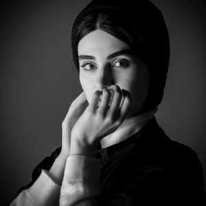 Lale Marzban Instagram - ز حیرتِ این صبحِ نابه جای
خشکیده بر دریچه ی خورشیدِ چارتاق
بر تارکِ سپیده ی این روزِ پابه زای،
دستانِ بسته ام را
آزاد کردم از
زنجیرهای خواب.
ا.بامداد
عکس از : @rezajavidii