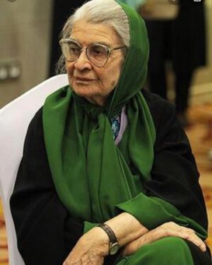 Lale Marzban Instagram - سید توران میر هادی...
دنیا تو رو کم داره ...
برام بنویسید هر چه که می دونید( ویکی پدیا نباشه😉)
تو پست بعدی علت علاقمو میگم...❤️
#توران_میرهادی #توران_خانم  #توران_ميرهادي