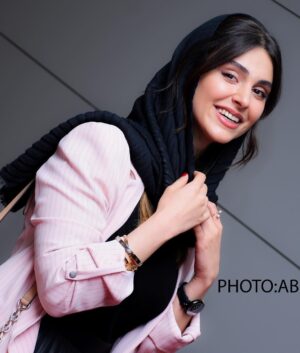 Lale Marzban Instagram - مرسی از عکس های خوبتون🌷🌷🌸🙏🏻