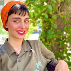 Lale Marzban Instagram - .
.
اگه تو زندگی قرار باشه فقط یه چیزو واسه خودم نگه دارم همین
« لبخنده»
 اخه هرچی دارم از لبخندمه …