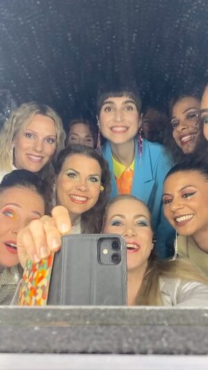 Laleh Pourkarim Instagram - Hur fina är inte detta dansgäng! Tack för att vi har så roligt ❤️ 

@naweeel_
@cissilas
@lyka_08alexander
@scottsarascott
@charlottezettergren
@dianaellman
@erickfjord

Taaaack Umeå så roligt att få hälsa på en så härlig stad! Ni var så fina ❤️💕