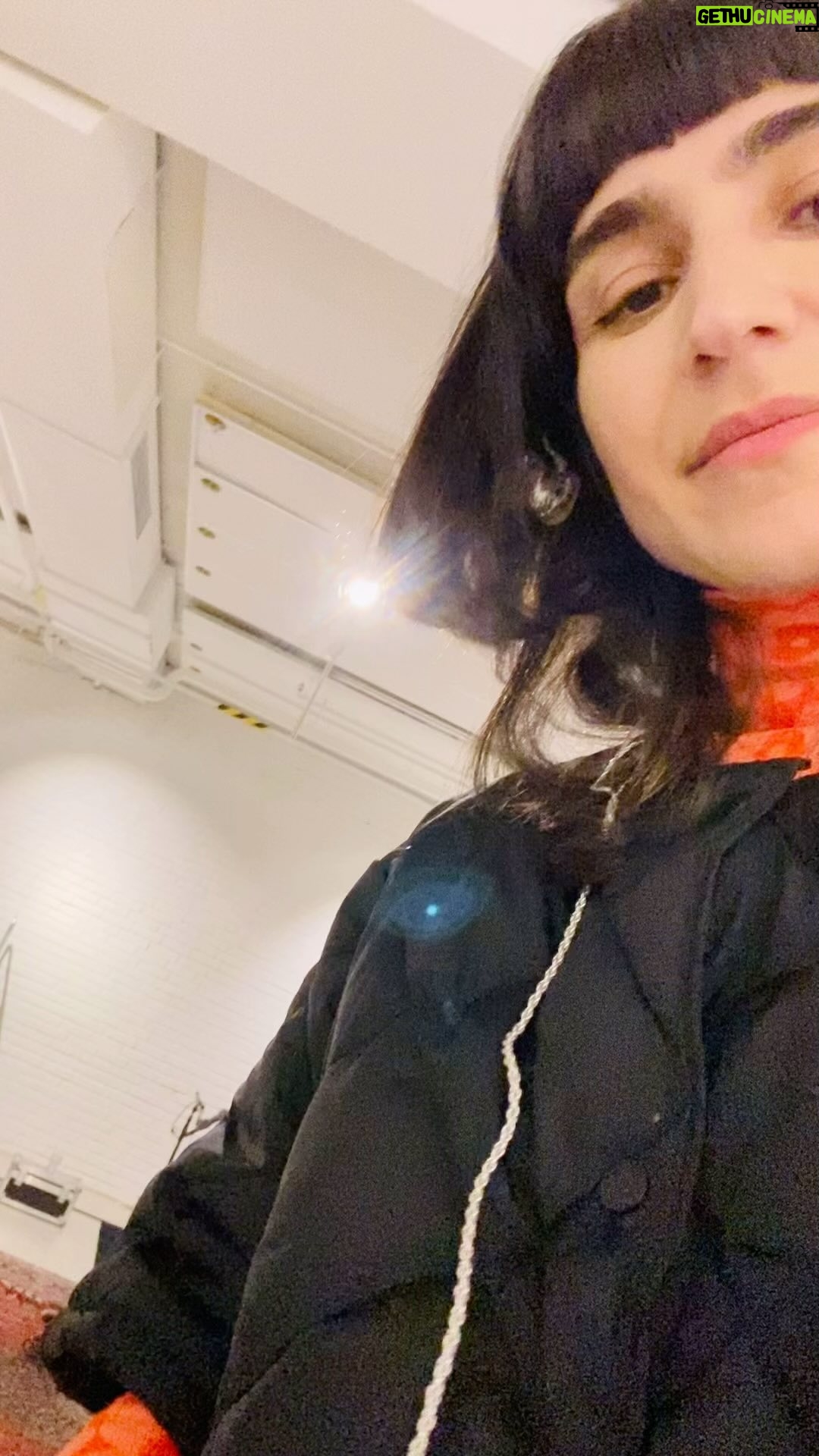 Laleh Pourkarim - 13.7K Likes - Finns det nƄgot hƤrligare Ƥn att fƄ spela musik och repetera infƶr turnƩn, jag grƄter.. tƤnk att jag fick skriva den hƤr lƄten, ja, nƄt gjorde jag rƤtt under min stund hƤr pƄ jorden. tack till allt och alla, tack till livet..