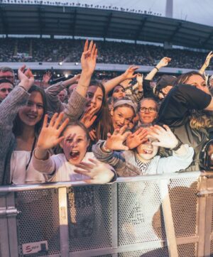 Laleh Pourkarim Instagram - tack.. tusentals tack..

Fotograf @rickard_eriksson_photo