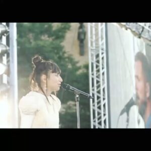 Laleh Pourkarim Instagram - Our thoughts and prayers go to Iran 💚🤍 ❤️ 

Since coming back I have been thrown back, not only in to all that’s happening, but also back in time, feels like history repeating. 
When will humanity learn that free will is what makes us beautiful. Free will, freedom makes flowers and people grow.. 

our parents burden has become our burden to carry.. 

Please be careful, I love you all ❤️