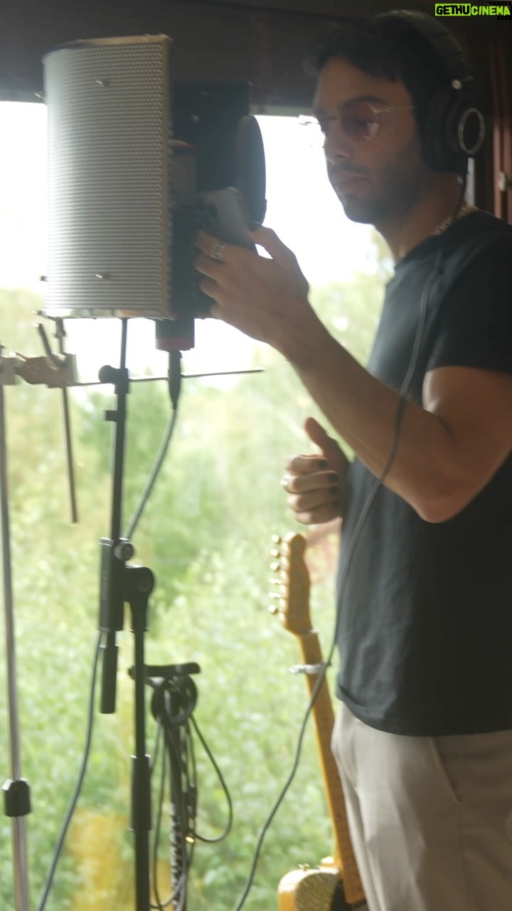 Laleh Pourkarim - 5.1K Likes - VƤrlden kan va hur bƤng den vill.. men jag tror pƄ kƤrleken.
LƤngtar till 30 september dĆ„ vi fĆ„r dela denna lĆ„t vi gjorde tillsammans direkt efter Ullevi. I en vƤrld som fƶrƤndras sĆ„ snabbt Ƥr det skƶnt att komma ihĆ„g att kƤrleken bestĆ„r och fĆ„ sjunga āvi Ƥr pĆ„ riktigt!ā