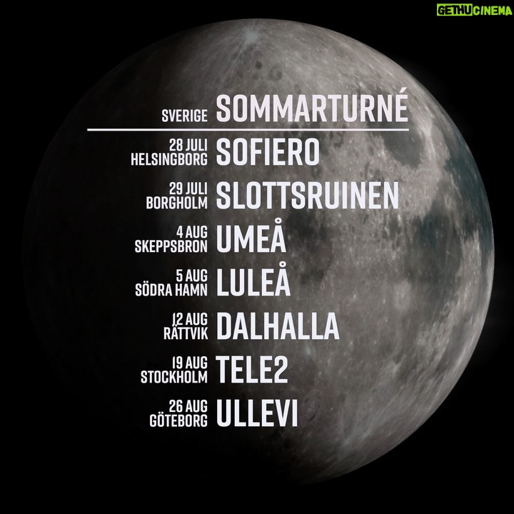 Laleh Pourkarim - 5.5K Likes - Fƶrr i tiden spelade man lƄtar live innan man slƤppte dem.
Det ska vi gƶra i sommar, ni, kƤra kƤra publik ska bli fƶrst med att fƄ hƶra nya lƄten Vargtimme. Den slƤpps egentligen 1 september efter turnƩn. IstƤllet fƶr att sitta i studion och undra ska jag fƄ vara dƤr tillsammans med er och underbara bandet nƤr vi upplever lƄten fƶr fƶrsta gƄngen.
Vargtimme betyder mycket fƶr mig dƄ den utforskar de timmar mitt i natten nƤr man mƄste mƶta sig sjƤlv, vi mƶter oss sjƤlva tillsammans i sommar, vi ses, Laleh