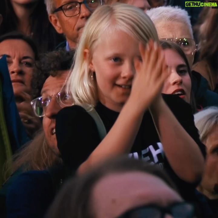 Laleh Pourkarim - 4.6K Likes - Tack till alla som var med o sjƶng eller klappade med!
LƤngtar jƤttemycket till nƤsta sommar.
Biljetter hittas pƄ laleh.se.
PƄ tele2 o ullevi Ƥr det sittplatser hela vƤgen fram o Ingen ƄldersgrƤns!