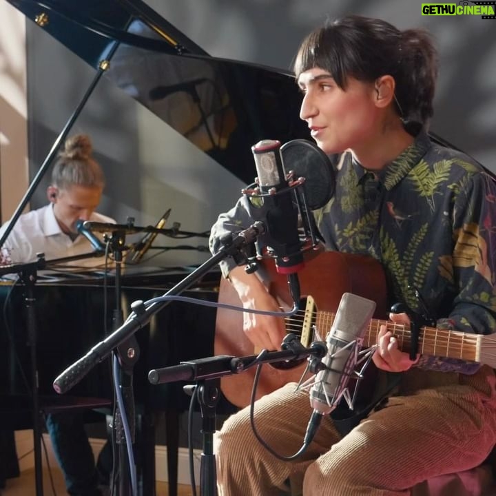 Laleh Pourkarim - 4.8K Likes - Efter att Darin gƤstade mig pƄ underbara Ullevi sƄ kƤndes det rƤtt att skriva en lƄt tillsammans. SƄ tacksam fƶr det Darin. En lƄt om att fortsƤtta tro pƄ det goda i en konstig vƤrld, hƤr kommer en akustik version. VƄra tankar och kƤrlek gƄr till alla i vƤrlden som kƤmpar fƶr kƤrleken och friheten, inte minst pƄ gatorna i Iran just nu.
LƤngtar efter att fƄ spela den live tillsammans med er nu i sommar och hƶra er, publiken, sjunga med. LƤnk i bio