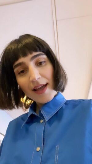 Laleh Pourkarim Instagram - We all have the talk… just remember that you are ❤️⭐️

Nu är det bara några dagar kvar till turné premiär i Helsingborg ⭐️

Last efforts before the tour 💕🦋 thank you to everyone out there ⭐️💕🙏🏽