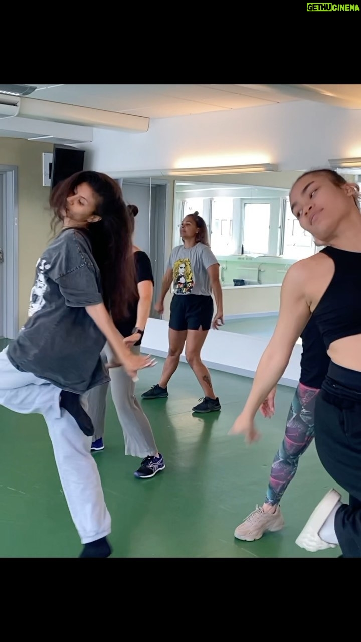 Laleh Pourkarim - 4K Likes - Denna vecka var det sista dansrepen infƶr produktionsrepetitioner hela nƤsta vecka! Sen Ƥr det turnƩ!
ā¤ļøšš sĆ„ roligt!
Ni ska nƤsta v fĆ„ en ordentlig presentation av alla ā¤ļøāļøš¦