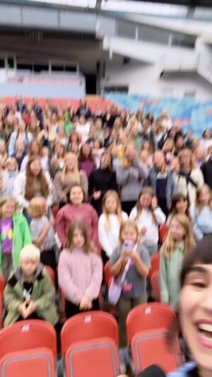 Laleh Pourkarim Instagram - Aaaaaaaaaaa!!!! Imorgon gäller det ❤️❤️❤️❤️❤️❤️ Ullevi vi bjuder på världens sötaste kör!