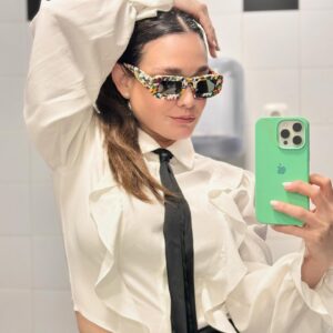 Lali González Instagram - Hola 🌡️🏆
Cuando  empezó  la movida ?🌟
✨HOyY✨

Sin antes una selfie en el para luego pasar  con este look @sabela.py  a la alfombra del @festivalmalaga
14 años después de mi primer rodaje y 12 de mi primer festival de cine vuelvo a España con @7cajas y con una sorpresa que se viene 👋🏼♥️
Y olé 🔥🙏🏻🇪🇸

Representando a Paraguay en alto @senatur_py @inap_py