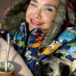 Lali González Instagram - Cuando baja la temperatura en Paraguay 🇵🇾 Decime que no estás leyendo esto tapadisiiimo/a con tu camperita. Yo acá con @yerbamatekurupi 🧉 Si, así es, también podes usar tu Yerba de preferencia para el mate, por eso es mi compañero ideal para cualquier temperatura 🔥☃️